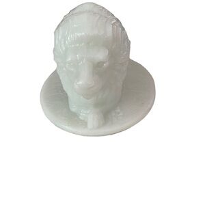 Milk Glass lion top only white no manufacturer markings